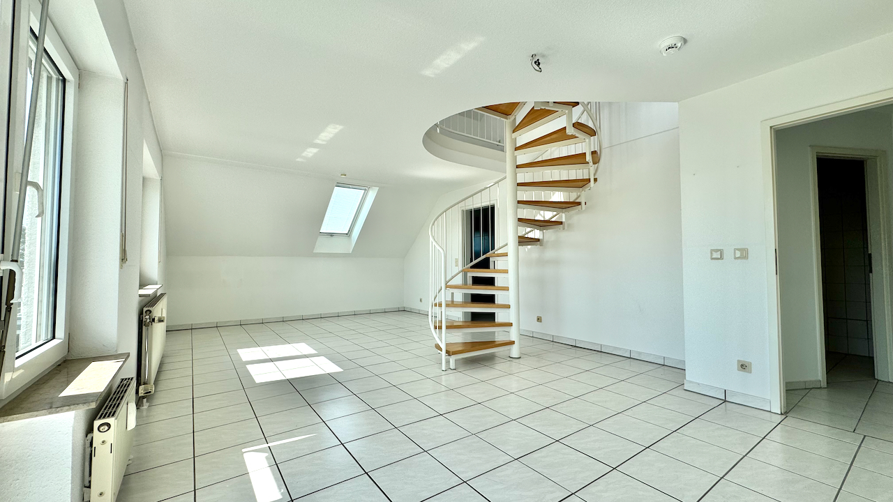 Wohn:-Esszimmer z Küche