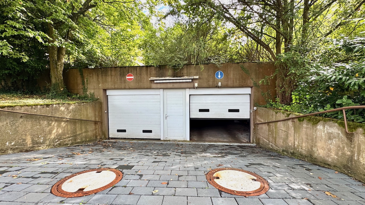 Tiefgarageneinfahrt